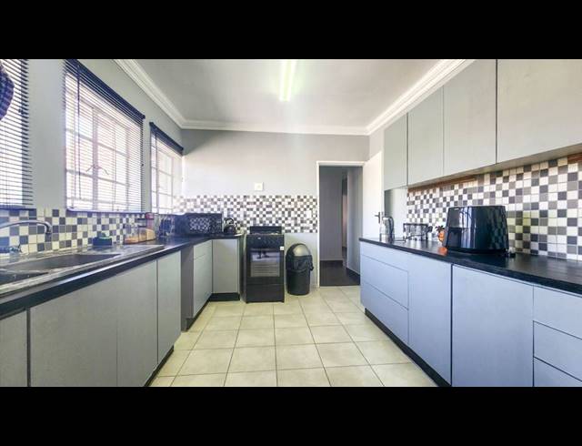 4 BEDROOM FREESTANDING FOR SALE IN BIRCHLEIGH